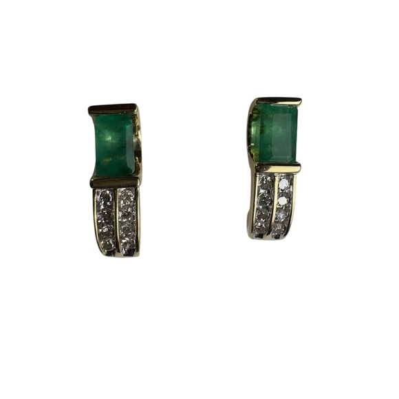 Elegant Gold Diamond and Emerald Earrings - Picture 4 of 10